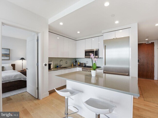 Building Photo - 45 Sutton Square SW