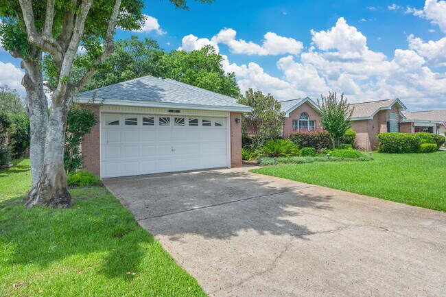 Building Photo - 107 Bay Tree Dr