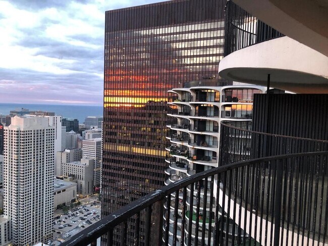 Building Photo - 300 N State St