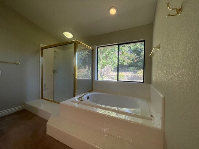 Building Photo - Gorgeous single story Gold River home in C...
