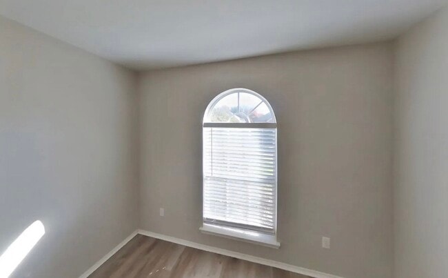 Building Photo - Move-In Ready 4-Bedroom Home with Timeless Appeal