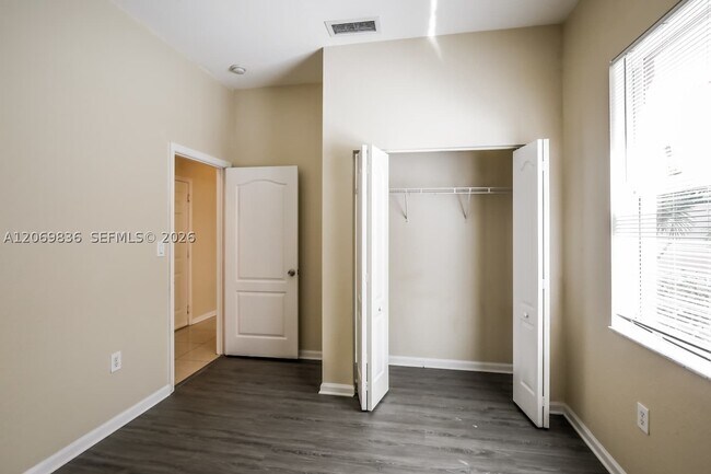 Building Photo - 2150 NE 37th Terrace