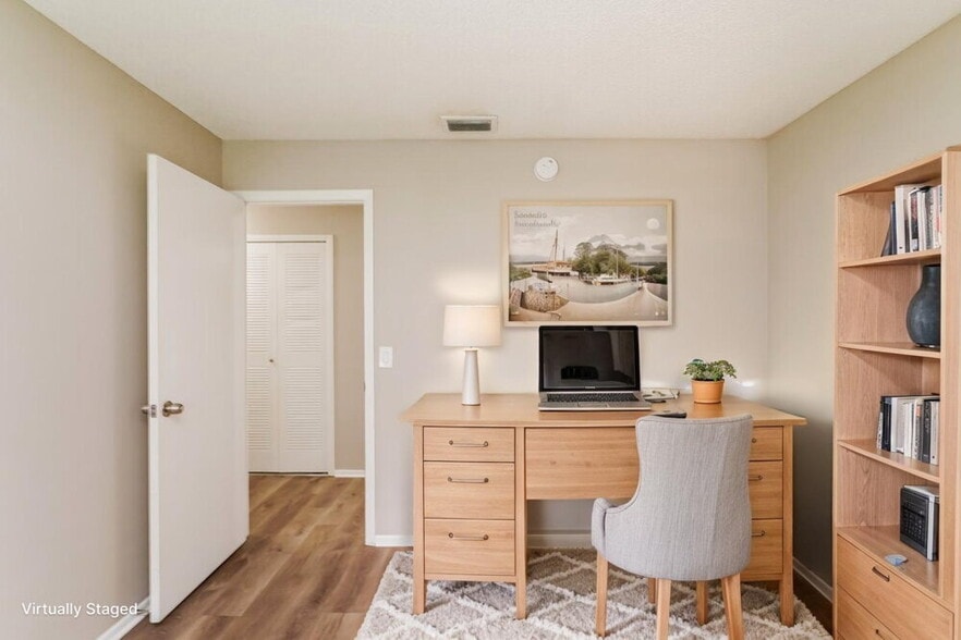 Building Photo - 1304 Sterling Oaks Dr