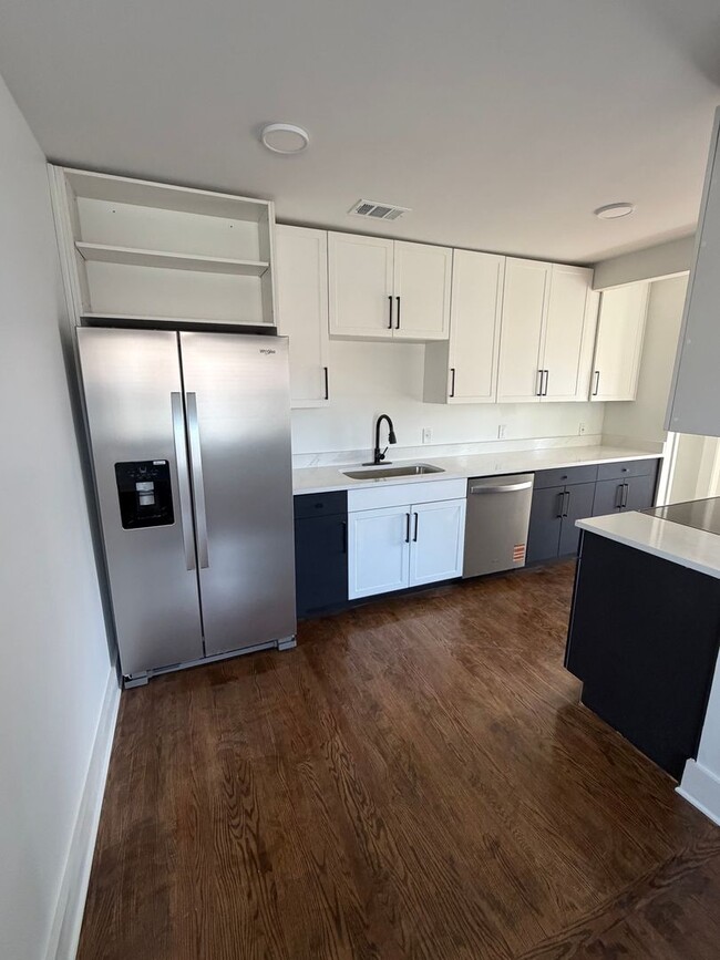 Building Photo - 222 Burnett St