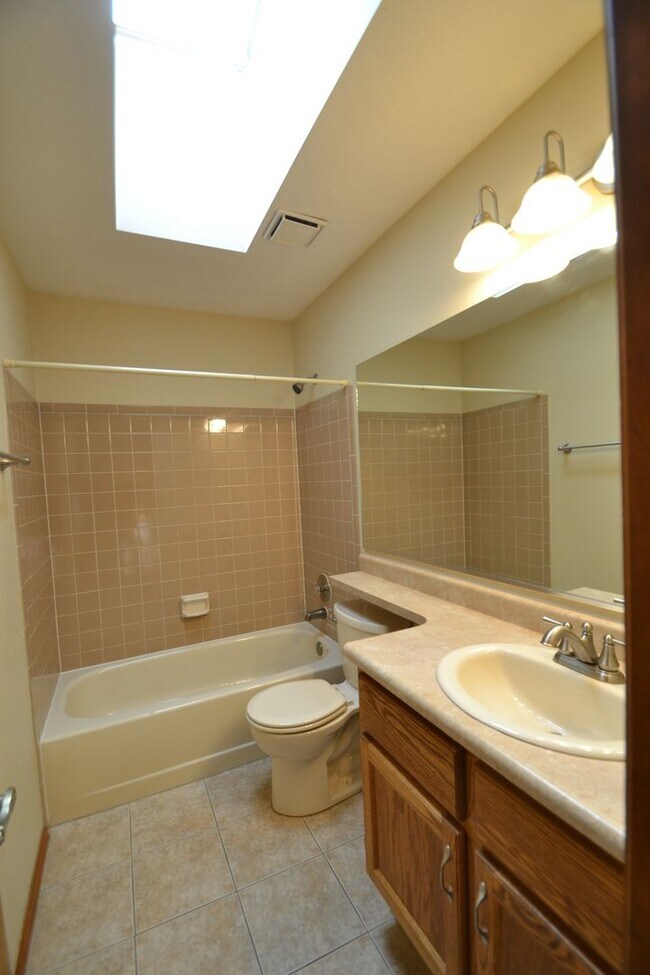 Building Photo - Mountain Shadows 3 Bedroom home with AC