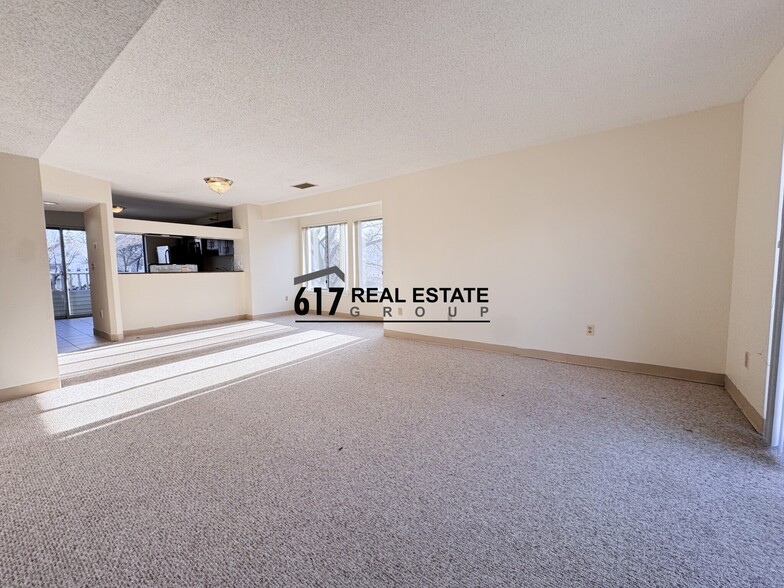 Building Photo - 150 N Beacon St