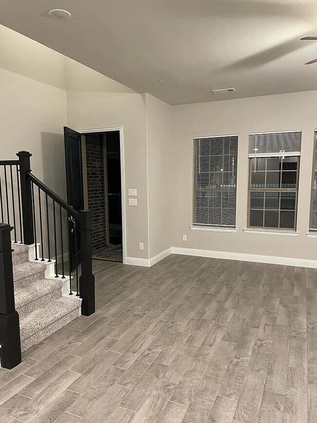 Building Photo - 207 Suma Dr