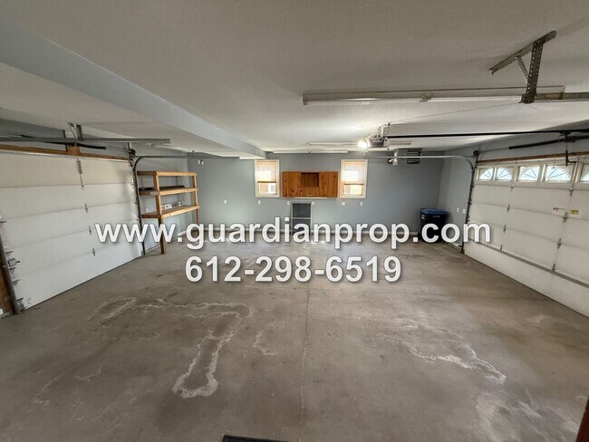 Building Photo - Roseville House in Secluded Midland Hills Available September 1, Updated Kitchen, Large Primary S...