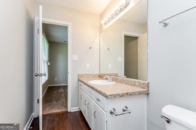 Building Photo - 465 Rosehill Dr