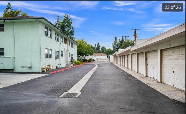 Building Photo - 5805 Bowcroft St