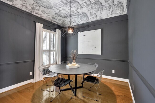 Building Photo - 1611 Lakeside Enclave Dr