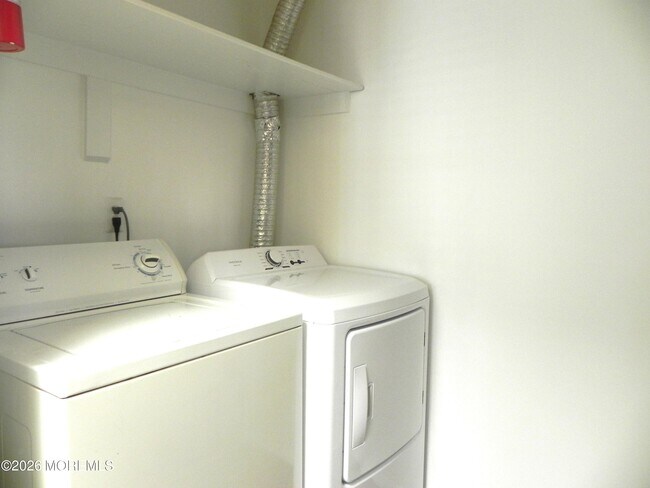 Building Photo - 138 Aster Ct