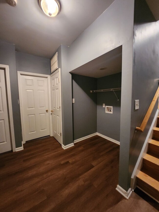 Building Photo - Cute duplex in Belmont-