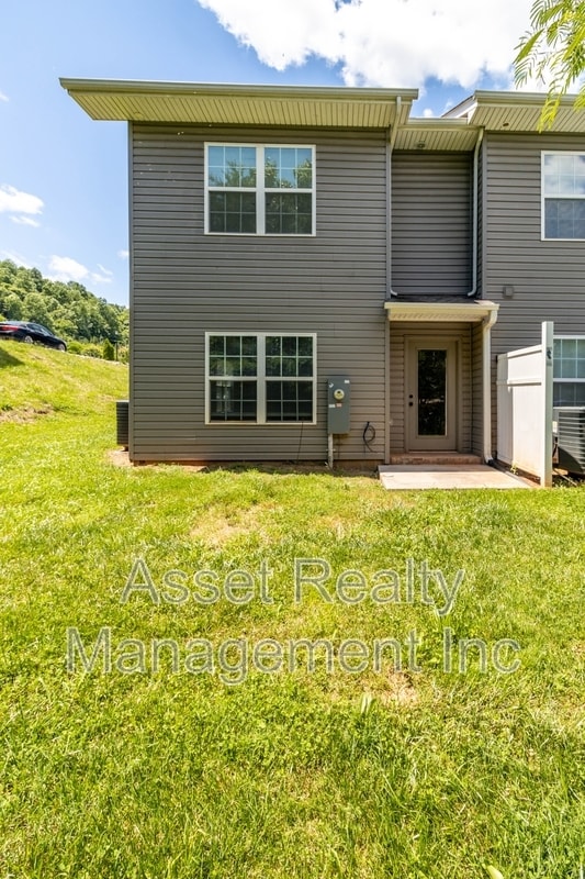 Building Photo - 920 Warrior Hill Dr