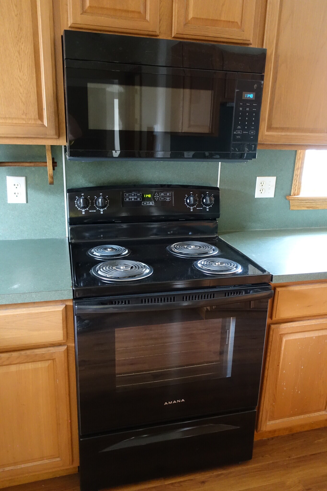 Stove - 503 N Chestnut St