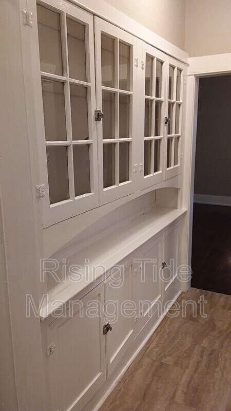 Building Photo - 200 9th Ct W