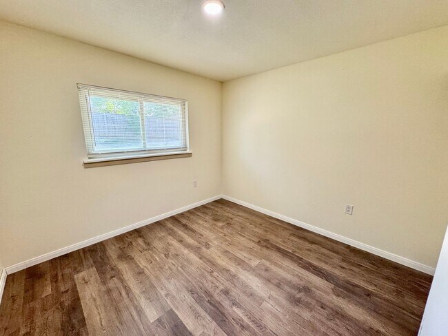 Building Photo - *COMING SOON* *MOVE IN SPECIAL* Beautiful 3-Bedroom/ 2 Bath REMODELED Home!