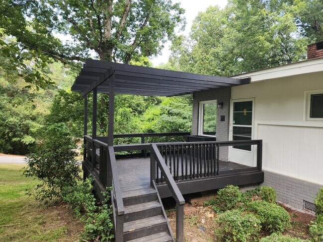 Building Photo - 4001 Calhoun Dr