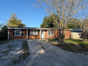 Building Photo - Gulf Breeze - 3 bedroom, 2 bathroom