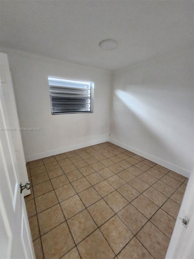 Building Photo - 1528 Avenue S