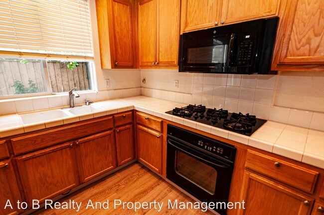 Building Photo - 3 br, 2.5 bath House - 2976 Stallion Way