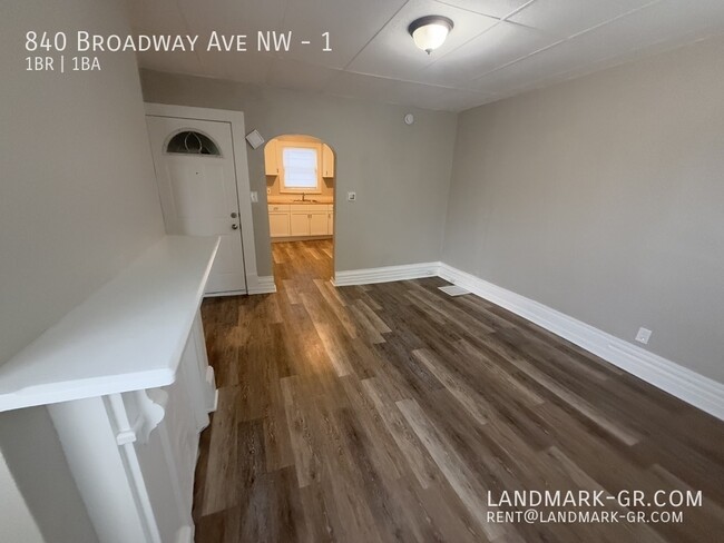 Building Photo - Updated 1 Bed, 1 Bath – Move-In Ready!