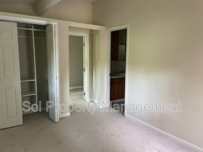 Building Photo - 175 S Redwood Dr