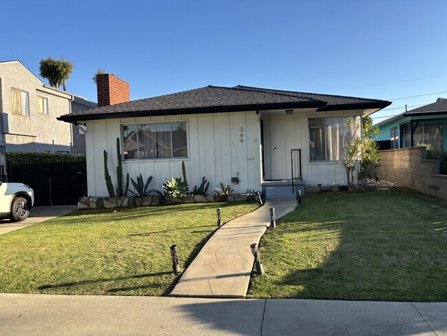 Building Photo - 366 1/2 E Hillsdale St