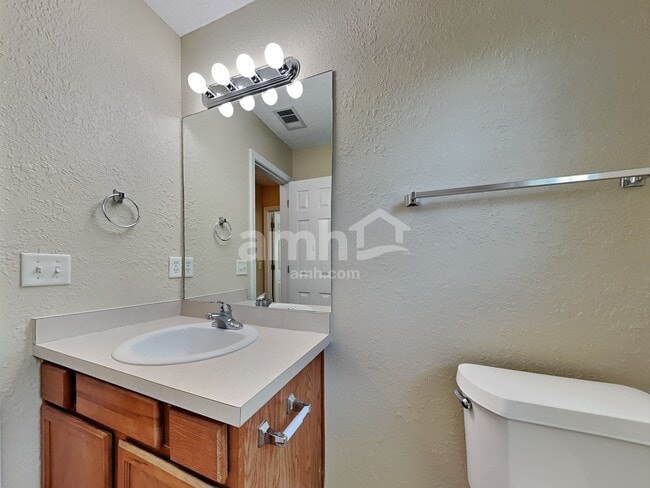 Building Photo - 7 Willow Lakes Dr