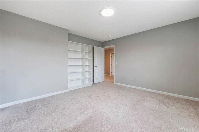 Building Photo - 225 Pointe Oakwood Way