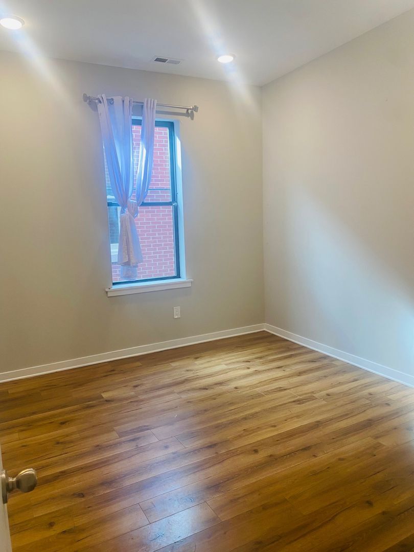 Building Photo - 1827 W Diamond St