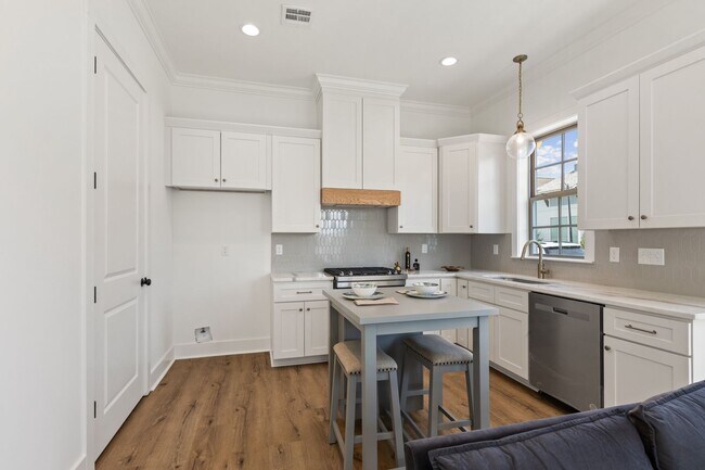 Building Photo - 115 Gaunt Ln