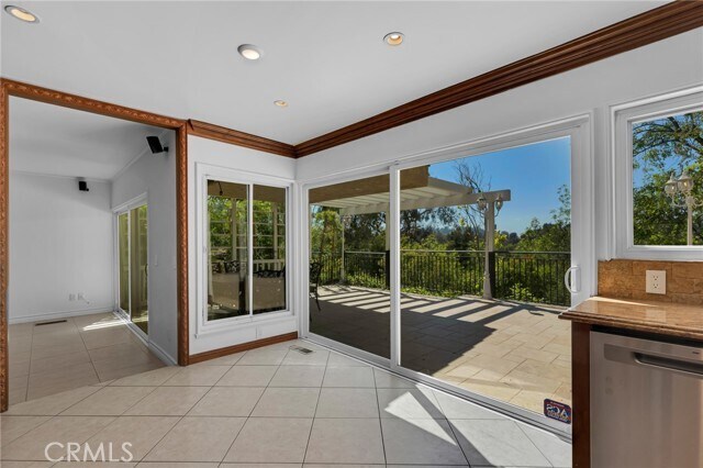 Building Photo - 10211 Clematis Ct