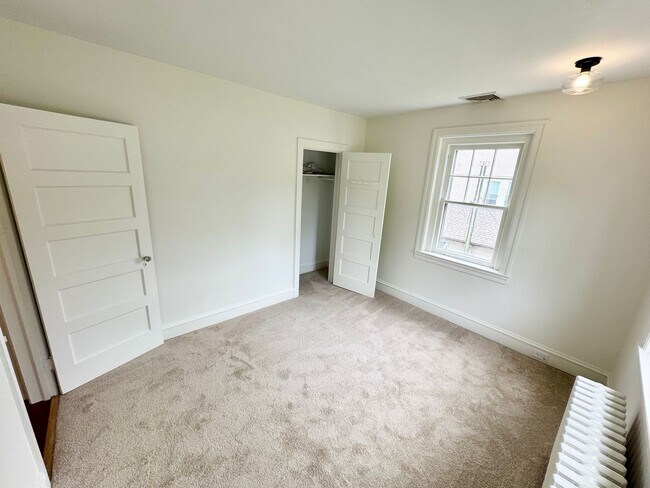 Building Photo - 514 Tennis Ave