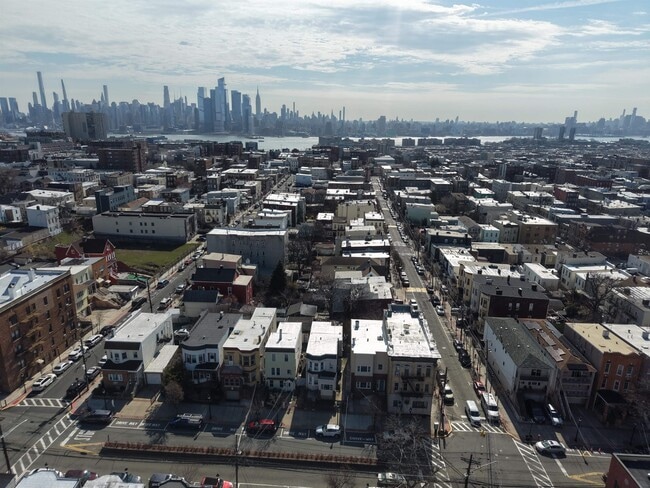 Building Photo - 1102 Central Ave