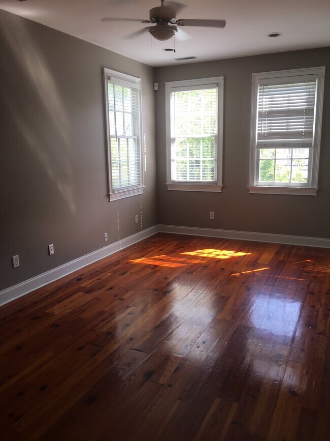 Building Photo - 17 Felix St