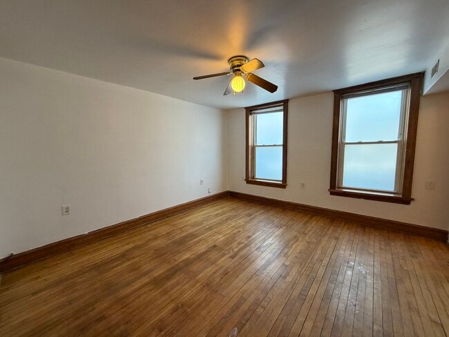 Building Photo - 2067 N Leavitt St