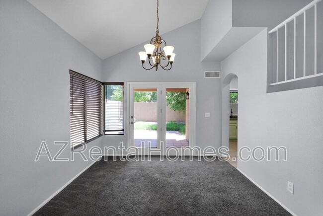 Building Photo - 39 E La Vieve Ln