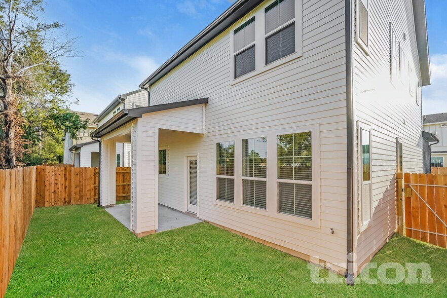 Building Photo - 9835 Willow Creek Commerce Dr