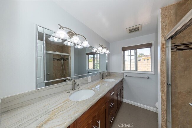 Building Photo - 4661 Woodhaven Dr