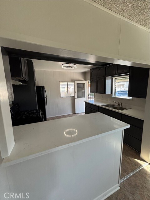 Building Photo - 646 W Belmont St