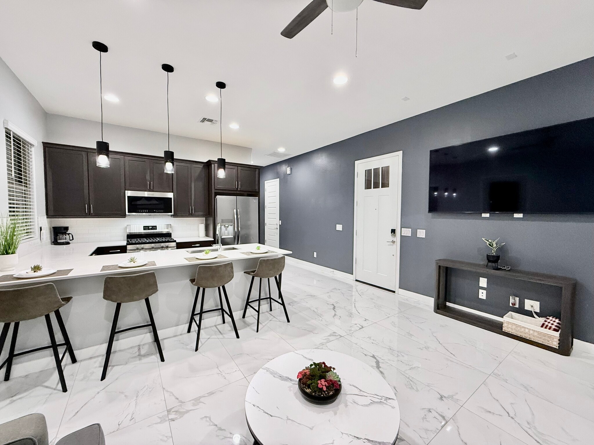 Building Photo - 4013 W Buist Ave