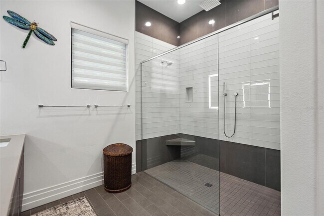 Building Photo - 2500 4th Ave S