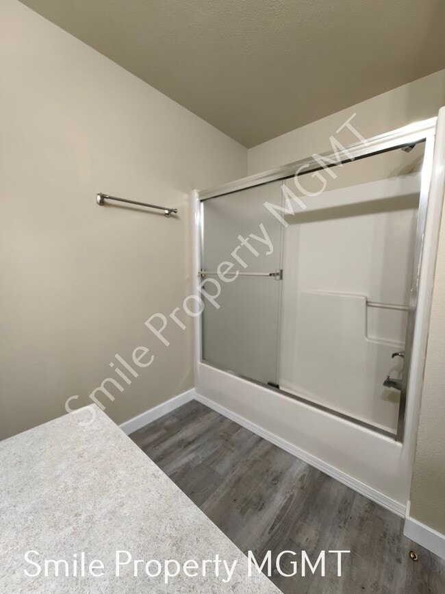 Building Photo - Recently updated New LVP Flooring, New Interior Painting, New Refrigerator.