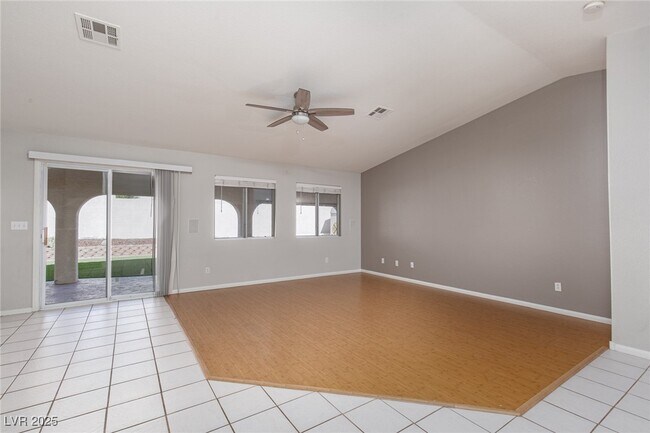 Building Photo - 533 Trocadero St