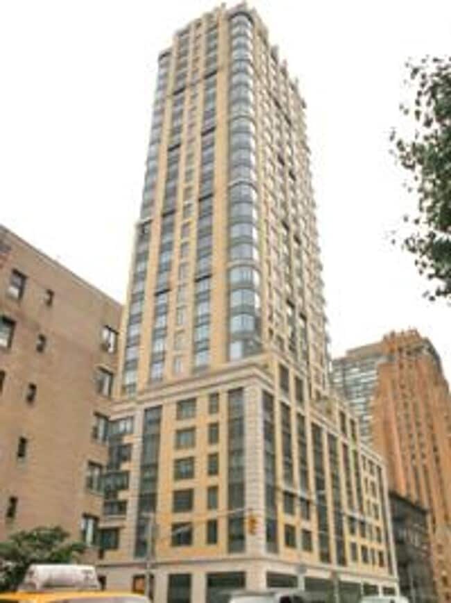 Building Photo - 400 E 51st St