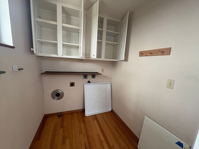 Building Photo - 3 Bed 3 Bath House