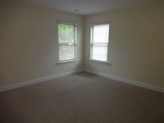 Building Photo - 2049 Greenfern Ct