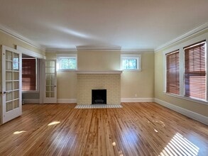 Building Photo - Beautiful 4 Bedroom 2 Bathroom Home in South Minneapolis!