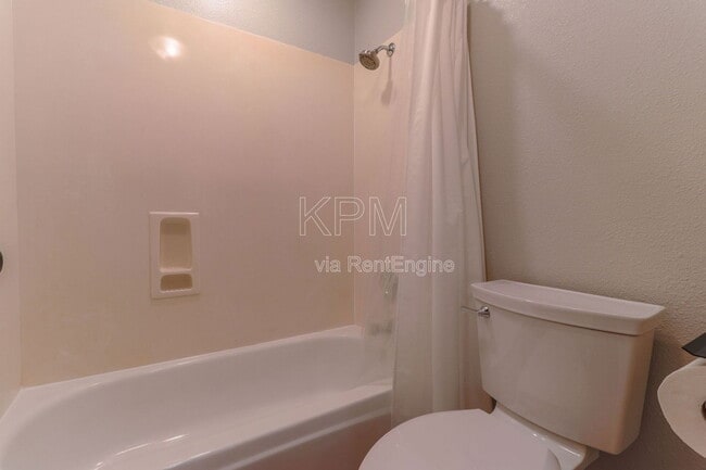 Building Photo - 2326 Carriage Dr